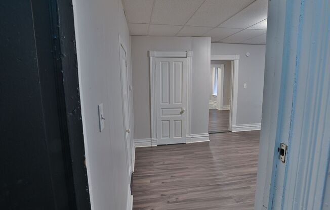 1 bed, 1 bath, 300 sqft, $985, Unit Apt 4