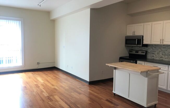 1 bed, 1 bath, 894 sqft, $2,781, Unit 1023-307