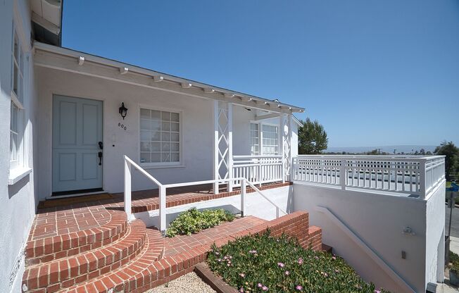 2 Bed 1 Bath Home in Manhattan Beach Hill Section