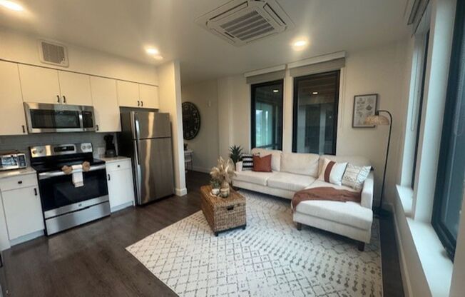 1 bed, 1 bath, 453 sqft, $2,560, Unit 410-213