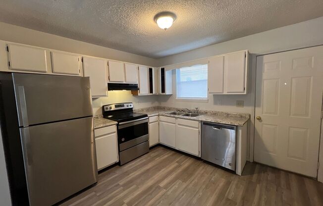 2 Bedroom, 1 Story Duplex in Gallatin. SPECIAL: HALF OFF FIRST FULL MONTH'S RENT!
