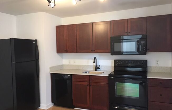 2 beds, 2 baths, 900 sqft, $1,999, Unit 308
