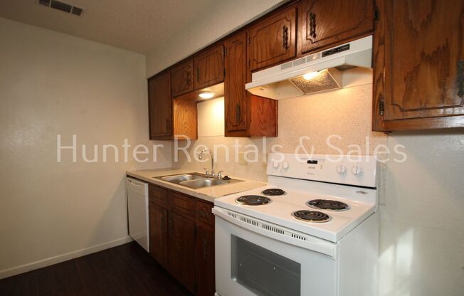 2 beds, 1.5 baths, $725