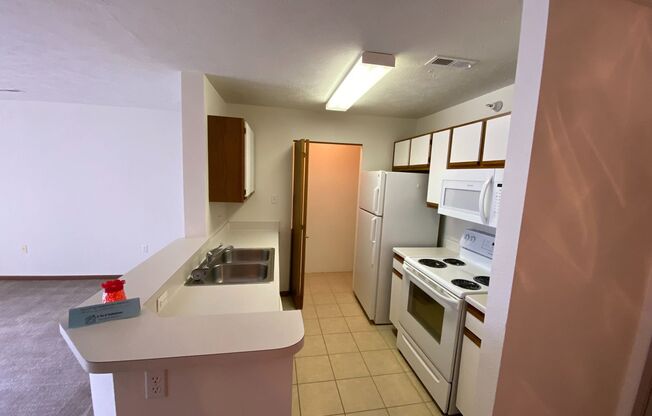 2 beds, 1 bath, 950 sqft, $1,250, Unit 34