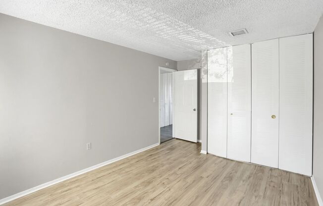 2 beds, 1 bath, 860 sqft, $1,199, Unit 10-12