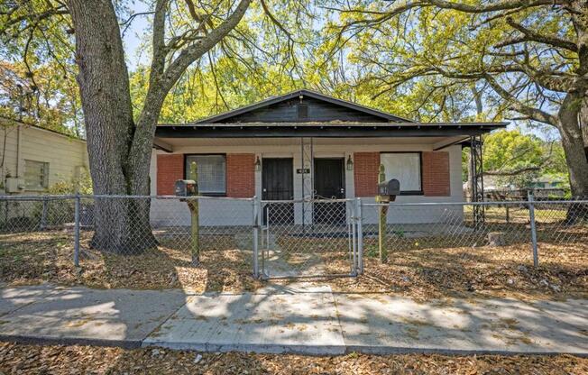 4114 MONCRIEF RD