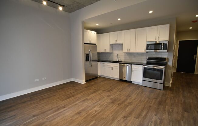 1 bed, 1 bath, 673 sqft, $3,200, Unit 3833-419