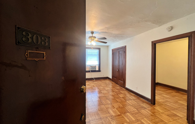 Studio, 1 bath, 400 sqft, $805, Unit 303