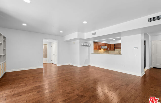 8238 W MANCHESTER AVE