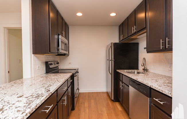 163 W DIVISION