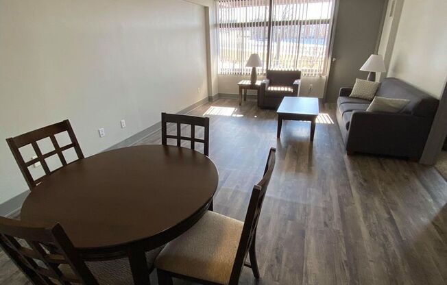 1 bed, 1 bath, 700 sqft, $925, Unit 323