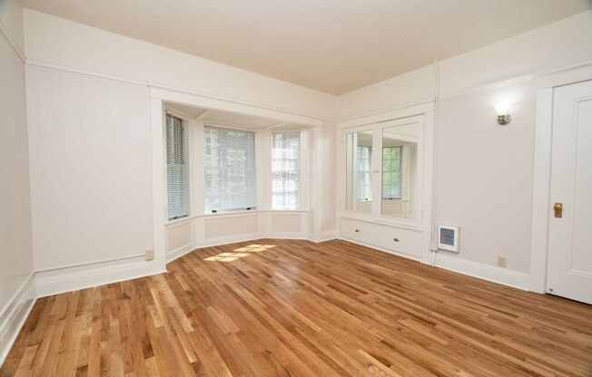 2 beds, 1 bath, 1,008 sqft, $2,400, Unit 21