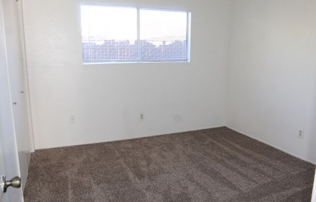 2 beds, 1 bath, 815 sqft, $995, Unit Apt. B