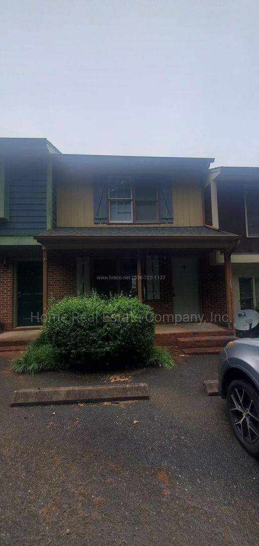 Valley Cliff Apartments | 3454 Valley Cliff Drive Apt #6