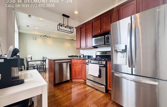 538 W BELMONT AVE