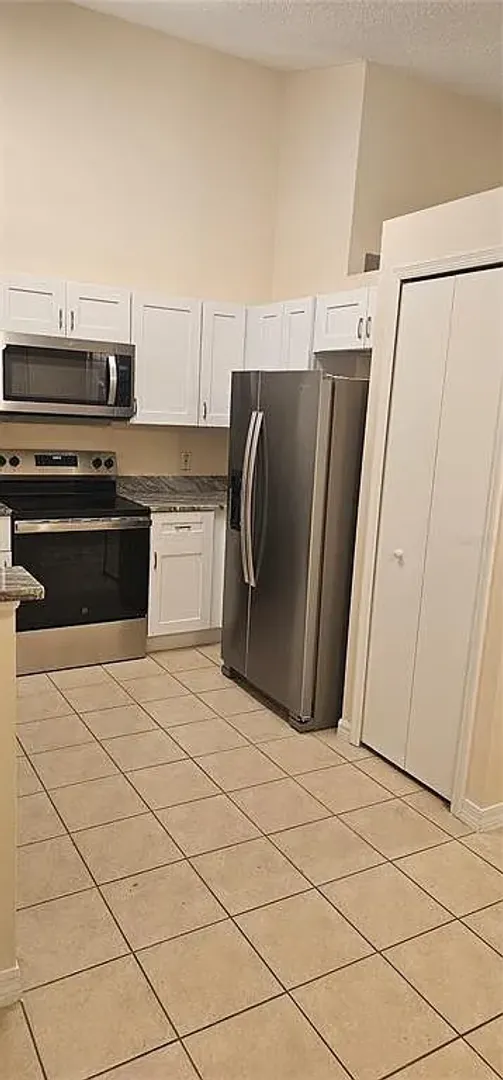 CUTE!  3 BEDROOM / 2 BATH HOUSE (WINTER SPRINGS)