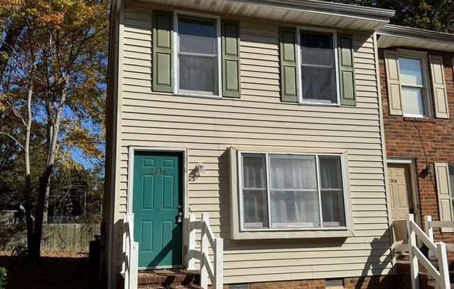 Three bedroom, 1 1/2 bath townhouse close to Jamestown Settlement