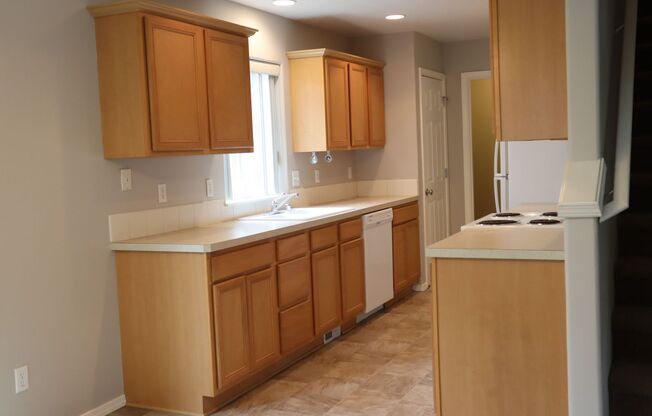 Beautiful 3-Bedroom 2-Story Home in Ridgefield for Rent - 1211 NE 168th St
