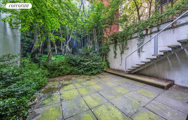 120 E 19 ST
