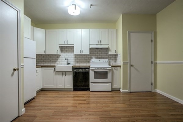 1 bed, 1 bath, 774 sqft, $2,000, Unit B37