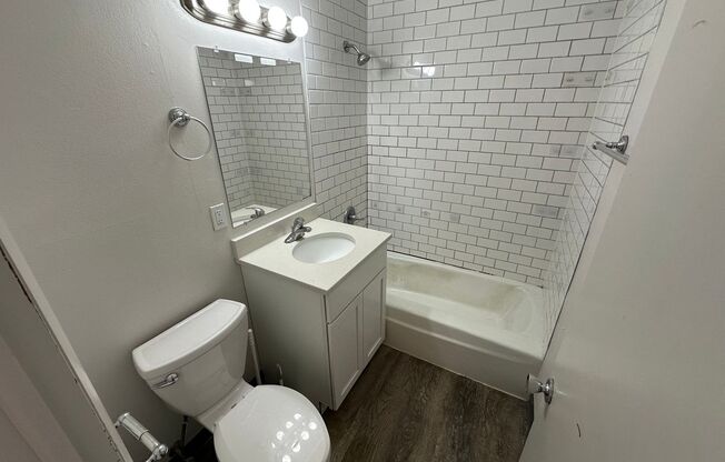 3 beds, 1 bath, $1,625, Unit 308