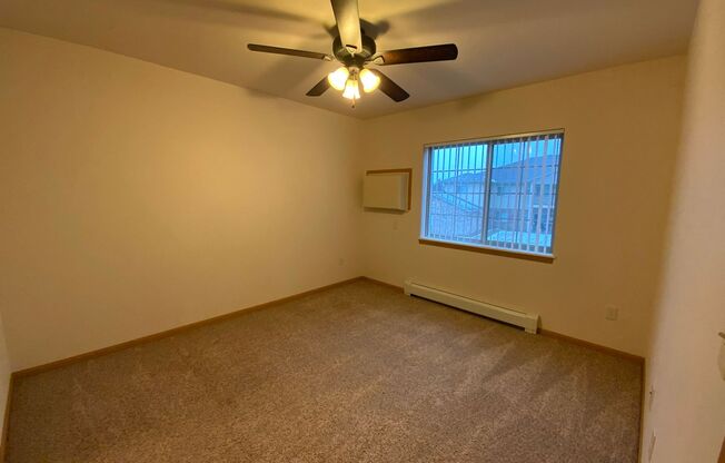 2 beds, 1 bath, 963 sqft, $1,365, Unit RT 7105-28