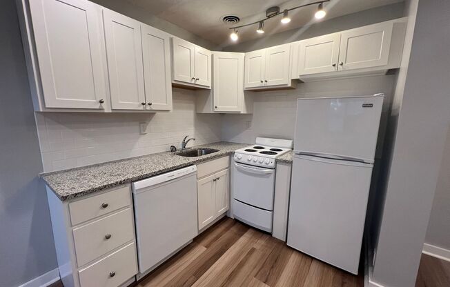 1 bed, 1 bath, 420 sqft, $1,549, Unit 5326 Fifth Ave. #11