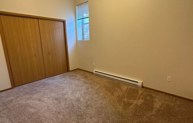 1 bed, 1 bath, $595, Unit B