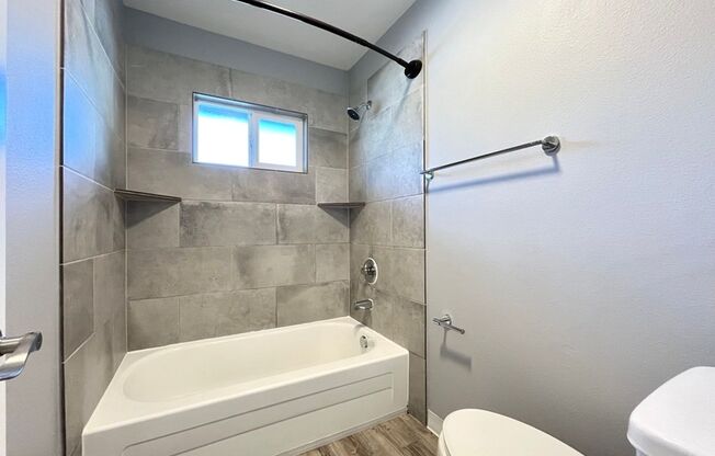 1 bed, 1 bath, 555 sqft, $1,295, Unit 44
