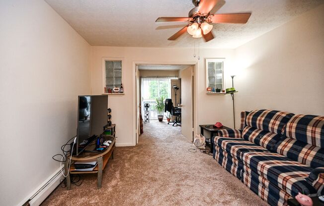 2 beds, 1 bath, 675 sqft, $1,545, Unit 2419 15