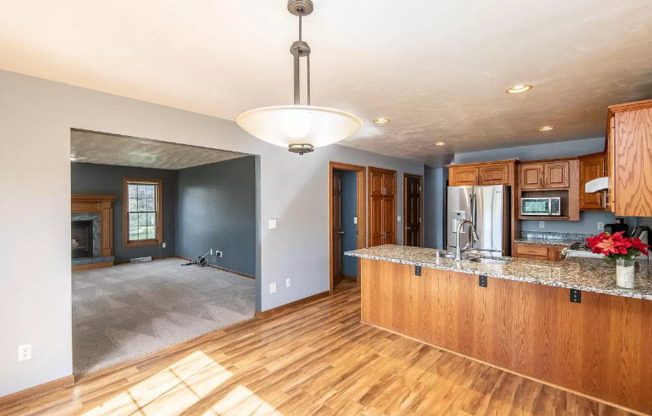 16103 LONE OAK LN