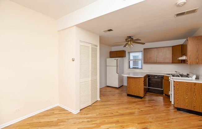 Prime Lakeview Location on Southport. 1 Bed - pets OK!