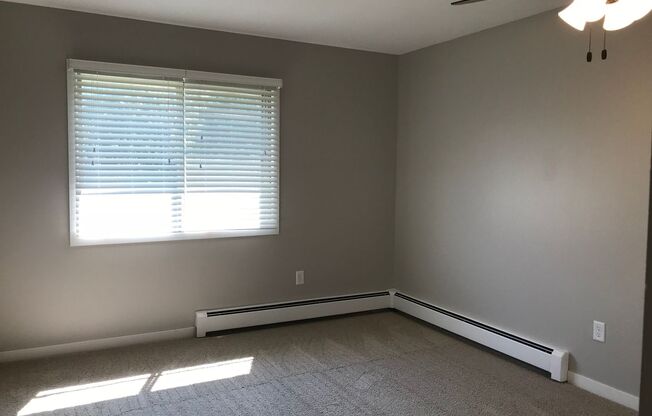 2 beds, 1 bath, 912 sqft, $1,445, Unit 1930105R