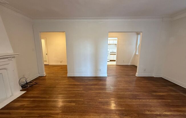 1 bed, 1 bath, 962 sqft, $1,510, Unit New King Edward  306