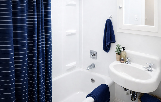 Huntington Arms - Located on the west slope of Capitol Hill