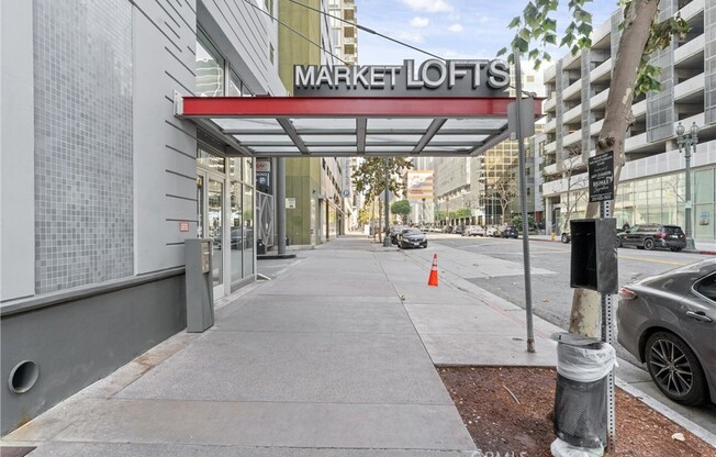 1 bed, 1 bath, 800 sqft, $2,700
