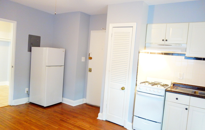 Studio, 1 bath, 350 sqft, $1,225, Unit 1