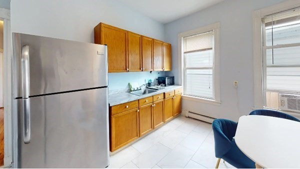 4 beds, 1 bath, $2,800, Unit 3