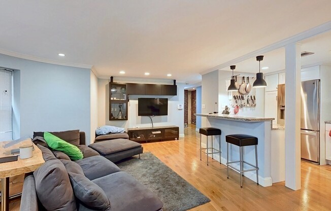 78 Gainsborough St 106