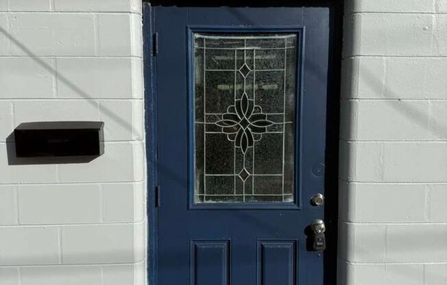 Cozy 2 bedroom/1 bathroom Single family home in the heart of Ybor! Apply for FREE This Holiday Season!