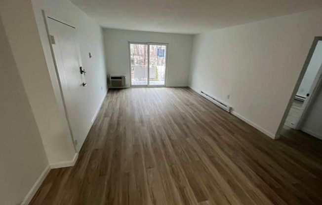 2 beds, 1 bath, 850 sqft, $2,150, Unit 28