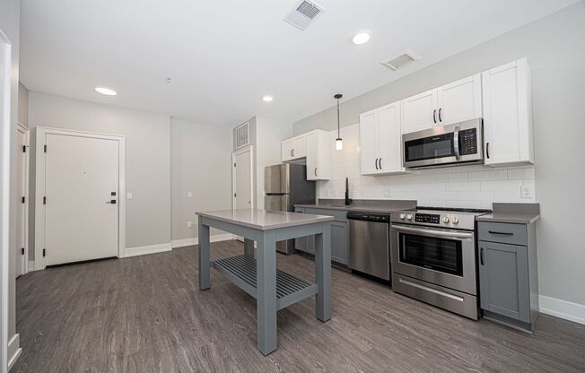 1 bed, 1 bath, 700 sqft, $1,195, Unit 410