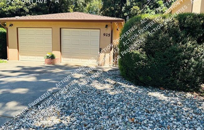 925 8 AVE