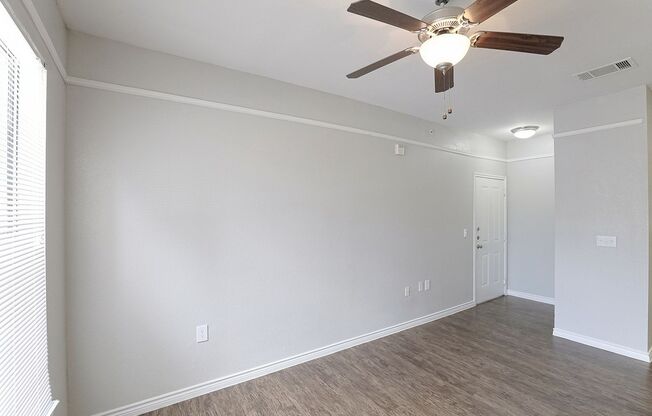 1 bed, 1 bath, 715 sqft, $1,051