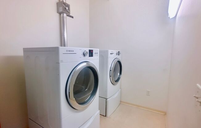 1 bed, 1 bath, $2,495, Unit UNIT 1300