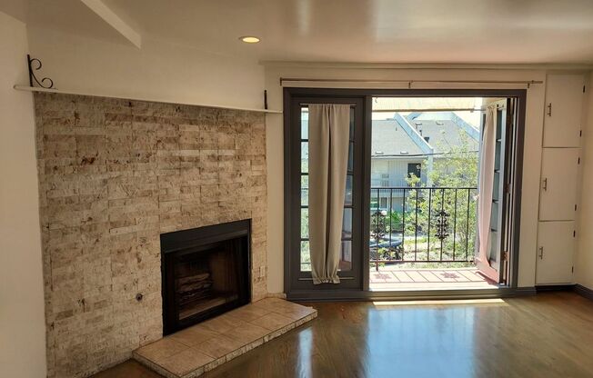 2 Bed/2.5 Bath Townhome - West Mission Valley near USD W/D in unit w/Tandem Garage