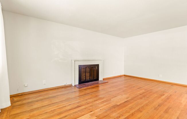 Charming Castro Valley Retreat with 2-Car Garage & Large Deck / Yard