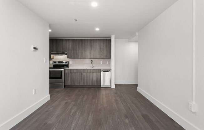 2 beds, 1 bath, 603 sqft, $1,800, Unit 5930-LL4