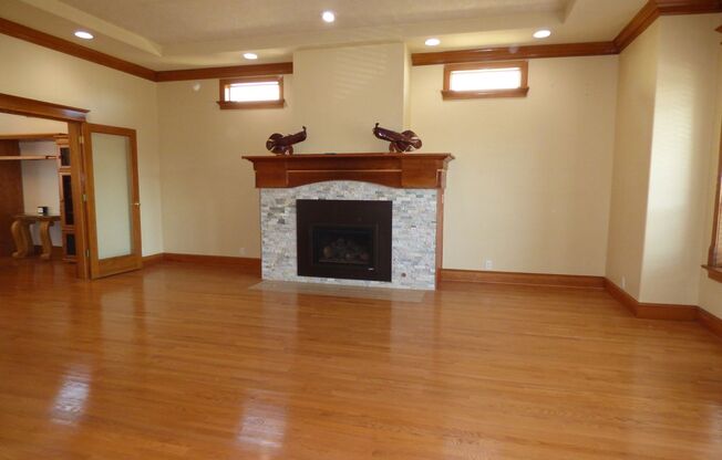 6 bed 2.5 bath home in Northeast Salem
