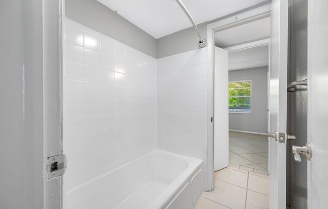 2 beds, 1.5 baths, 850 sqft, $1,575, Unit B111